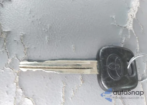 2004 Toyota Camry Le z USA, uszkodzony, nr VIN 4T1BE32K34U848149